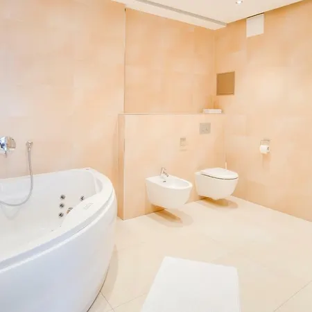 Schoene Am Dresdner Zwinger Apartment Dresden